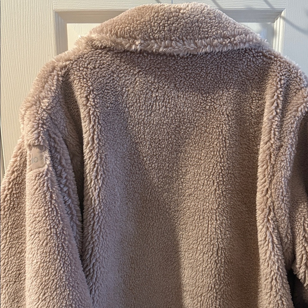 ALO Yoga Women's Blush Sherpa Trench  Jacket - Picture 7 of 9